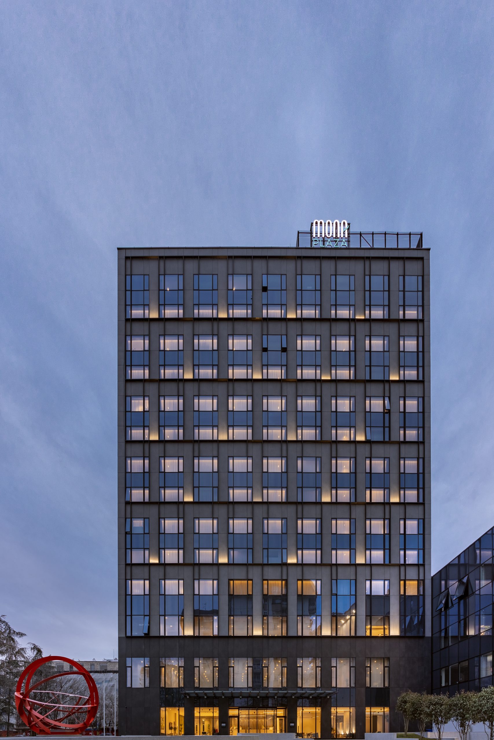 Mona Plaza Exterior